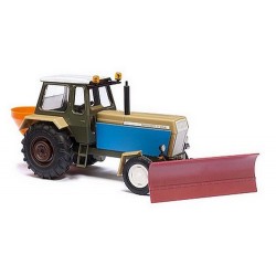Tracteur agricole Fortschritt ZT 300 avec lame chasse-neige et sableuse