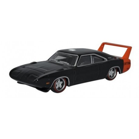 Dodge Charger Daytona 1969 noire avec aileron orange