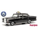 MB 200 (W108 - 1965) berline 4 portes "Heckflosse" noire "Taxi"