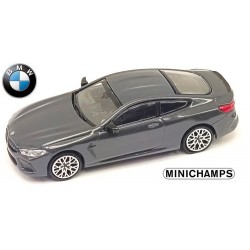 BMW M8 coupé (2019) gris métallisé à toit gris anthracite