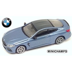 BMW M8 coupé (2019) bleu ciel métallisé à toit gris anthracite