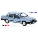 Volvo 740 GL berline  (1986) bleu ciel métallisé - Gamme PCX87