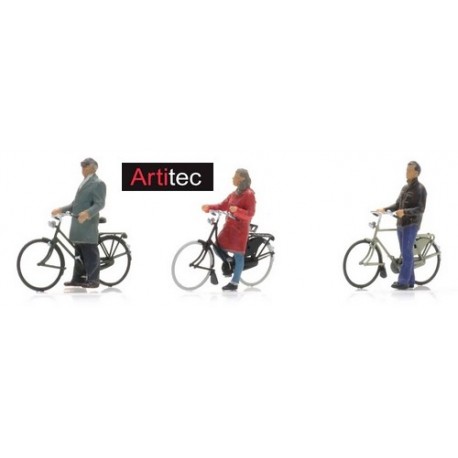 Set de 3 cyclistes à l'arrêt - en métal photo-découpé, peint et monté avec 3 figurines