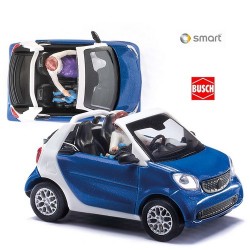 Smart For2 Cabrio 2015 avec conductrice et bébé dan sson siège